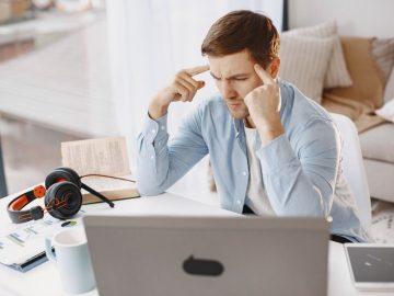 O que pode causar a dificuldade para enxergar de perto